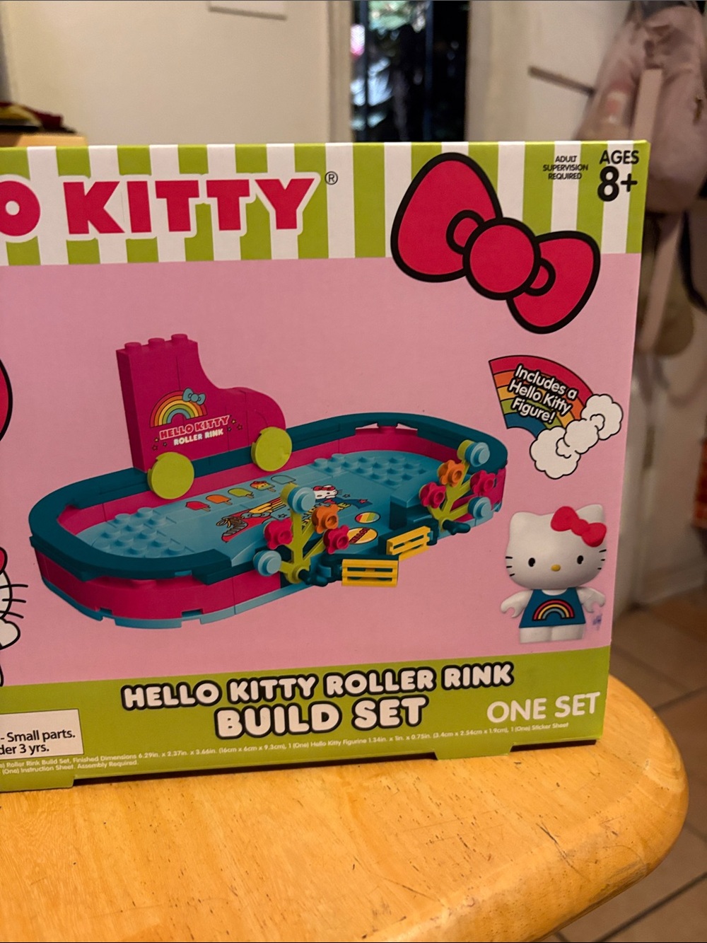 Hello Kitty Pink & Teal Roller Rink Build Set - Picture 5 of 8